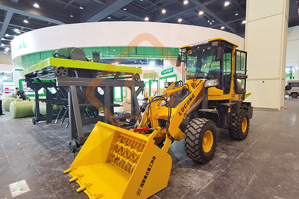 畜牧養(yǎng)殖場發(fā)酵翻堆機